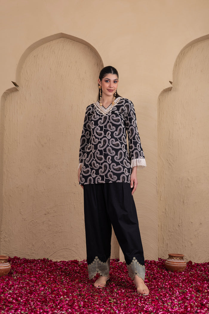 BLACK AND CREAM PAISLEY EMBROIDERED SUIT SET